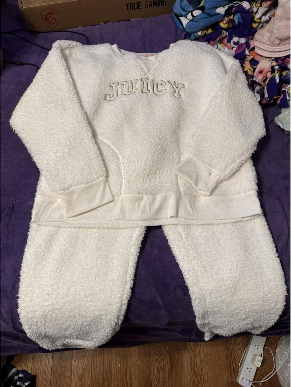 Juicy Couture Pajama Set Womens Sz XL Fuzzy Ivory Gold Logo